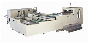 Machine de rotation et de poinçonnage de poker